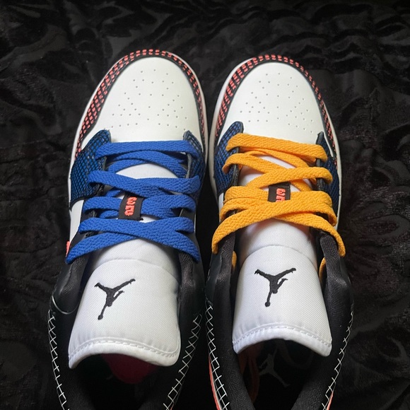 Nice cute pair of Brand New Air Jordan Lows size 4.5Y - Picture 6 of 8